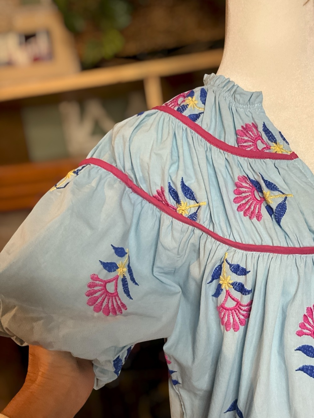 Umgee Embroidered Puff Sleeve Blouse, size S - Picture 4 of 6